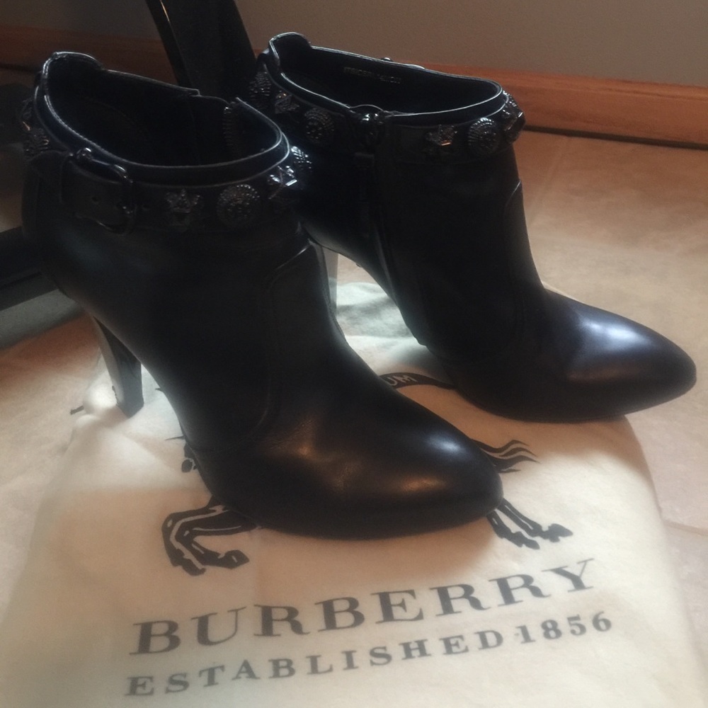 Beautiful Auth Burberry beaded ankle boots  38.5